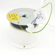 Drehbühne 10 kg Tragkraft Gehäuse: weiß pulverbeschichtet Drehteller: 124 mm ø Gehäusedurchmesser: 130 mm Gesamhöhe: 72 mm Drehzahl: 2,5 U/Min. (rechtsdrehend) Betriebsspannung: 220 – 240 V mit Schleifkontakt für Stromübertragung max. 4 Ampere (bis 900 Watt)